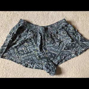 ❤️ Mossimo patterned flowy shorts - large